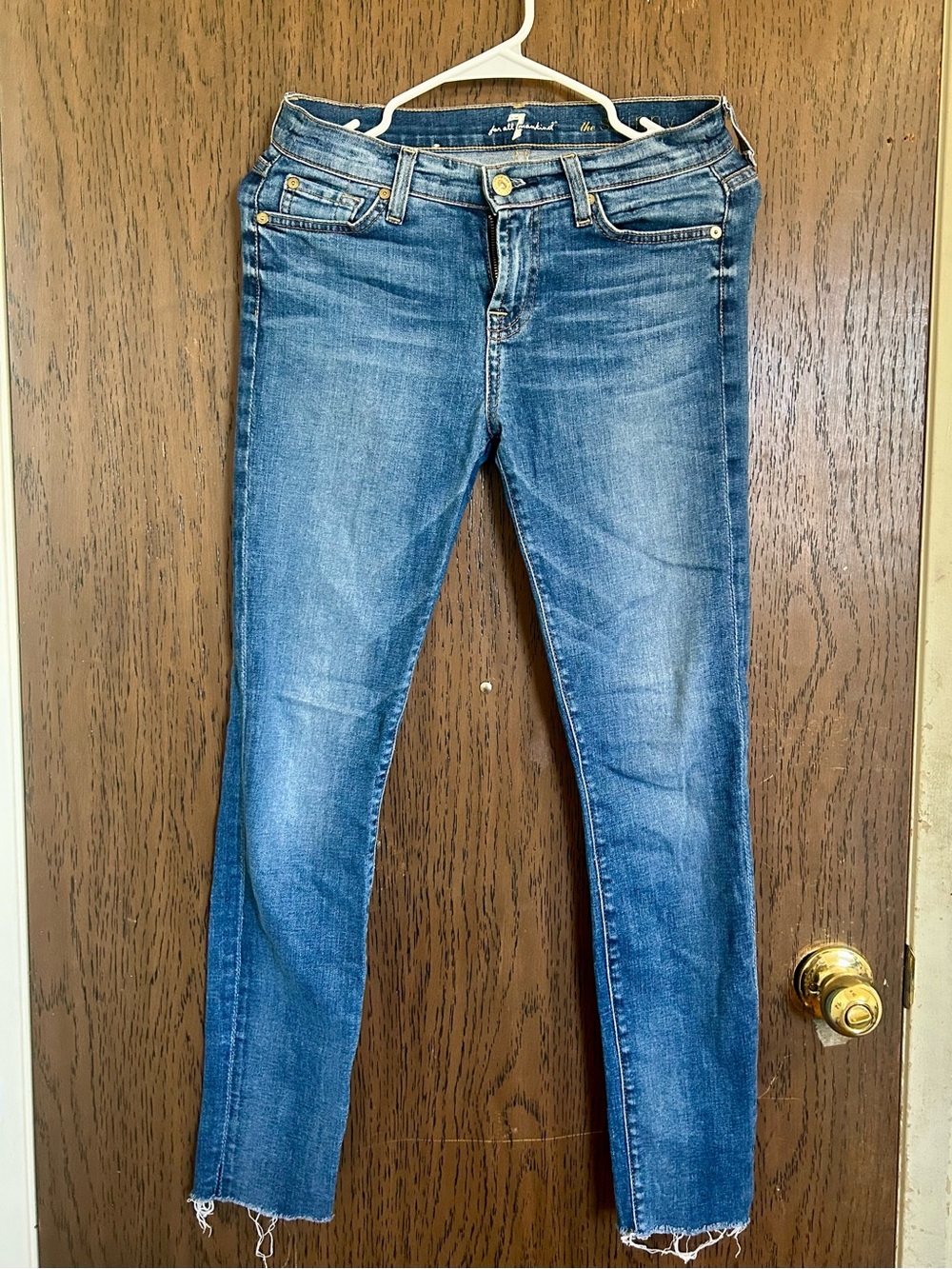 7 For All Mankind Women’s Skinny Jeans in Medium Wash Blue A17